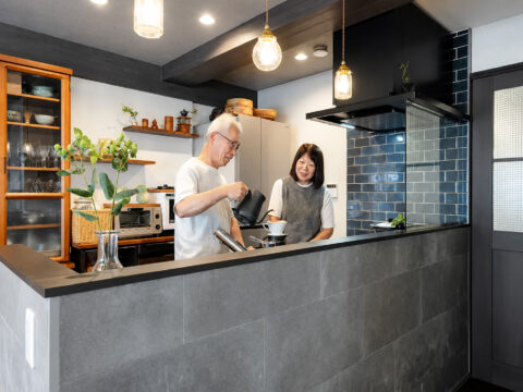和ヴィンテージテイストに仕上げたキッチンまわり